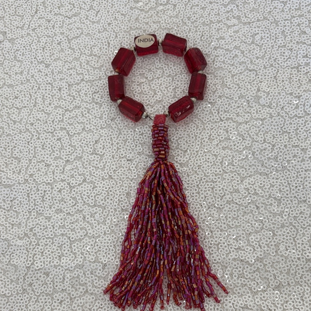 The Pampered Chef Crimson Beaded Napkins ring made Índia! Cranberry color!Set 2